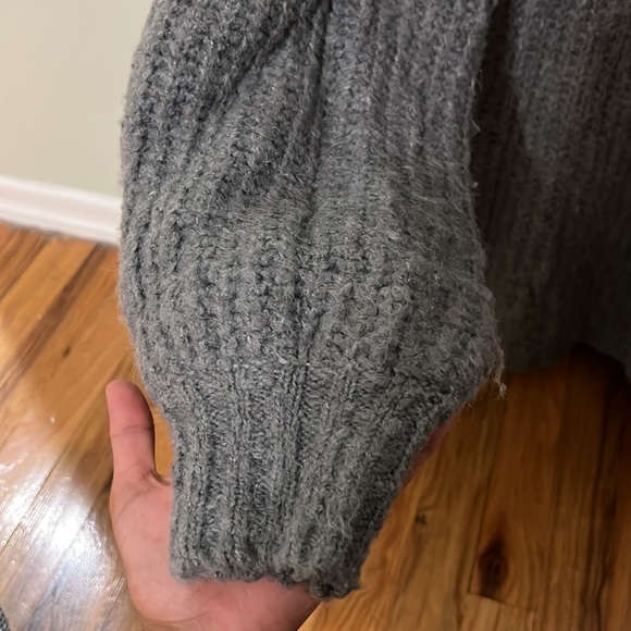 Urban Outfitters Gray Turtleneck Sweater - Picture 4 of 5